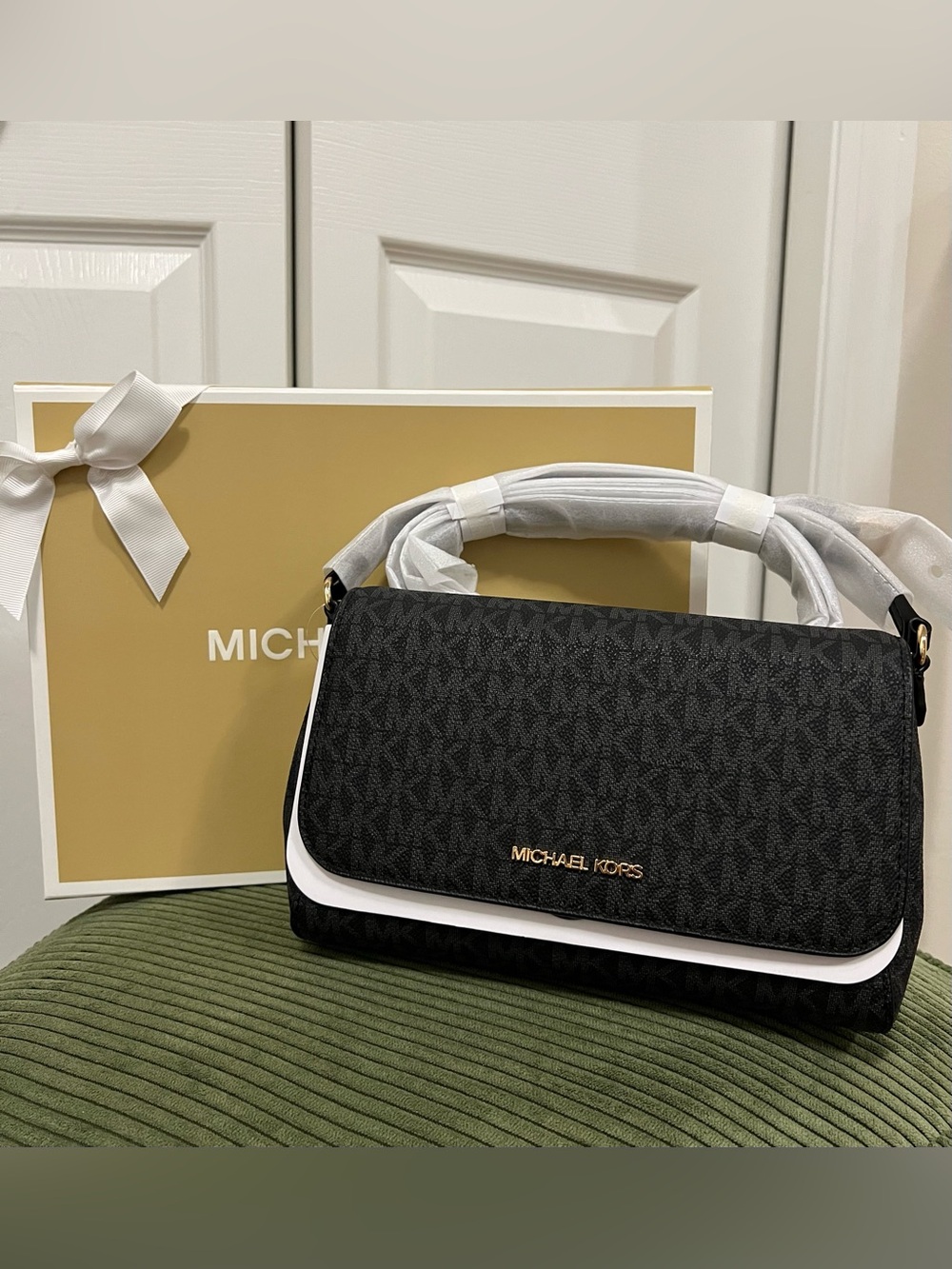 NWT Michael Kors Jet Set Medium Convertible Pouchette